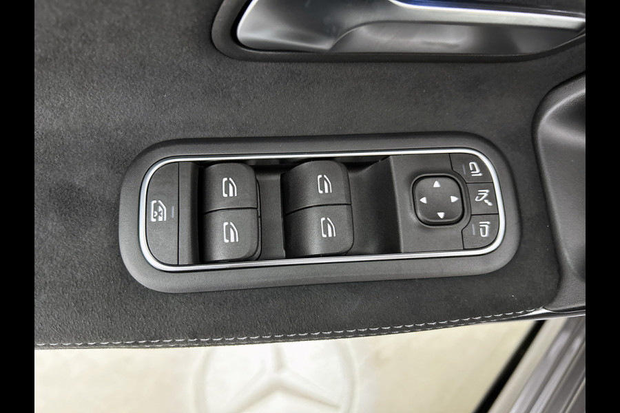 Mercedes-Benz A-Klasse 250 e Business Solution AMG | AMG Line Plus pakket | Trekhaak | 360° camera | Smartphone-integratie | Panoramaschuifdak | MULTIBEAM LED | Head-up display | 19 inch AMG velgen | Augmented Reality navigatie |