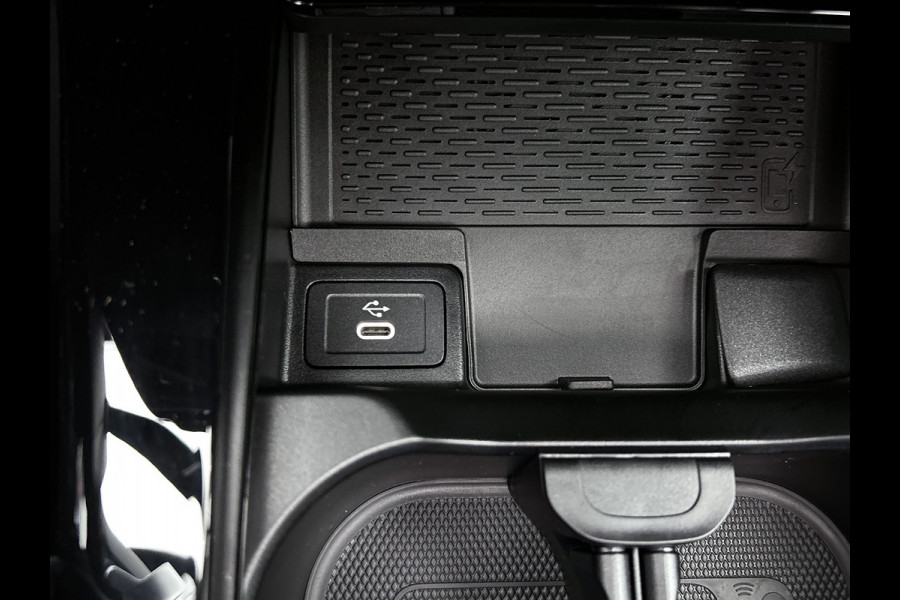 Mercedes-Benz A-Klasse 250 e Business Solution AMG | AMG Line Plus pakket | Trekhaak | 360° camera | Smartphone-integratie | Panoramaschuifdak | MULTIBEAM LED | Head-up display | 19 inch AMG velgen | Augmented Reality navigatie |