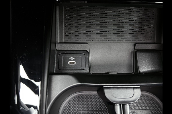 Mercedes-Benz A-Klasse 250 e Business Solution AMG | AMG Line Plus pakket | Trekhaak | 360° camera | Smartphone-integratie | Panoramaschuifdak | MULTIBEAM LED | Head-up display | 19 inch AMG velgen | Augmented Reality navigatie |