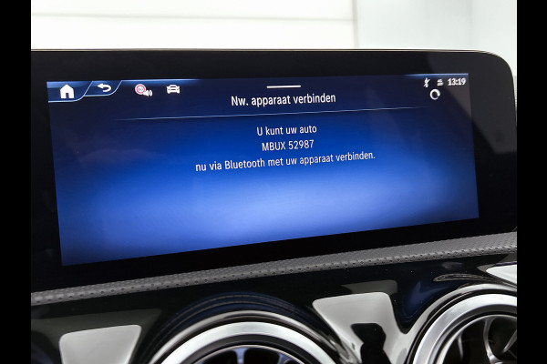 Mercedes-Benz A-Klasse 250 e Business Solution AMG | AMG Line Plus pakket | Trekhaak | 360° camera | Smartphone-integratie | Panoramaschuifdak | MULTIBEAM LED | Head-up display | 19 inch AMG velgen | Augmented Reality navigatie |