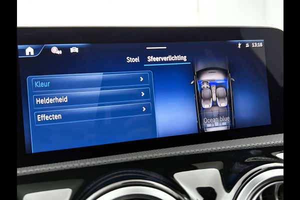 Mercedes-Benz A-Klasse 250 e Business Solution AMG | AMG Line Plus pakket | Trekhaak | 360° camera | Smartphone-integratie | Panoramaschuifdak | MULTIBEAM LED | Head-up display | 19 inch AMG velgen | Augmented Reality navigatie |