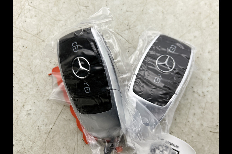 Mercedes-Benz A-Klasse 250 e Business Solution AMG | AMG Line Plus pakket | Trekhaak | 360° camera | Smartphone-integratie | Panoramaschuifdak | MULTIBEAM LED | Head-up display | 19 inch AMG velgen | Augmented Reality navigatie |
