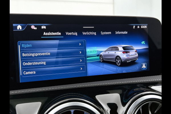 Mercedes-Benz A-Klasse 250 e Business Solution AMG | AMG Line Plus pakket | Trekhaak | 360° camera | Smartphone-integratie | Panoramaschuifdak | MULTIBEAM LED | Head-up display | 19 inch AMG velgen | Augmented Reality navigatie |