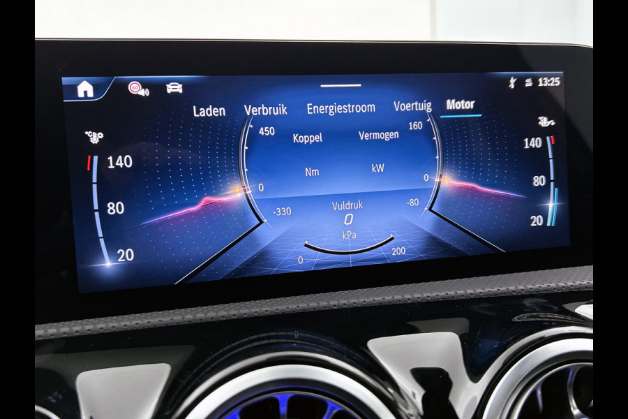 Mercedes-Benz A-Klasse 250 e Business Solution AMG | AMG Line Plus pakket | Trekhaak | 360° camera | Smartphone-integratie | Panoramaschuifdak | MULTIBEAM LED | Head-up display | 19 inch AMG velgen | Augmented Reality navigatie |