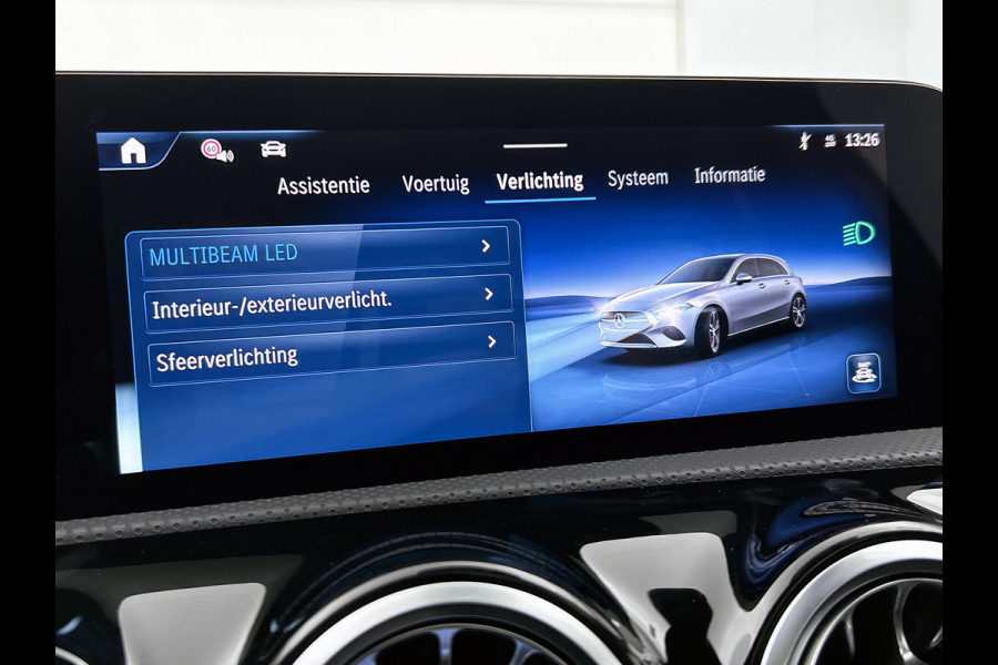 Mercedes-Benz A-Klasse 250 e Business Solution AMG | AMG Line Plus pakket | Trekhaak | 360° camera | Smartphone-integratie | Panoramaschuifdak | MULTIBEAM LED | Head-up display | 19 inch AMG velgen | Augmented Reality navigatie |