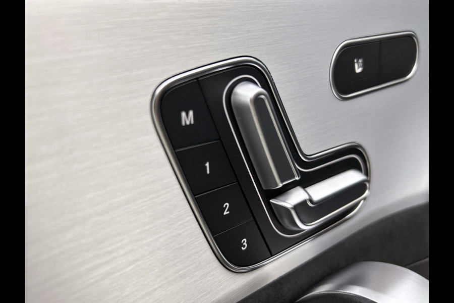 Mercedes-Benz A-Klasse 250 e Business Solution AMG | AMG Line Plus pakket | Trekhaak | 360° camera | Smartphone-integratie | Panoramaschuifdak | MULTIBEAM LED | Head-up display | 19 inch AMG velgen | Augmented Reality navigatie |