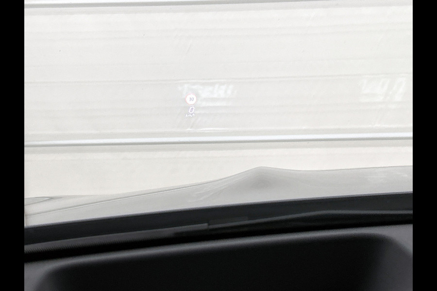 Mercedes-Benz A-Klasse 250 e Business Solution AMG | AMG Line Plus pakket | Trekhaak | 360° camera | Smartphone-integratie | Panoramaschuifdak | MULTIBEAM LED | Head-up display | 19 inch AMG velgen | Augmented Reality navigatie |