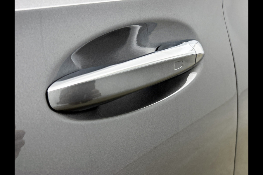 Mercedes-Benz A-Klasse 250 e Business Solution AMG | AMG Line Plus pakket | Trekhaak | 360° camera | Smartphone-integratie | Panoramaschuifdak | MULTIBEAM LED | Head-up display | 19 inch AMG velgen | Augmented Reality navigatie |