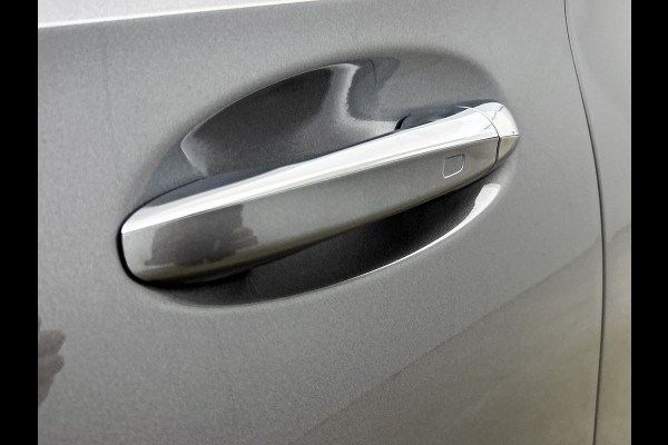 Mercedes-Benz A-Klasse 250 e Business Solution AMG | AMG Line Plus pakket | Trekhaak | 360° camera | Smartphone-integratie | Panoramaschuifdak | MULTIBEAM LED | Head-up display | 19 inch AMG velgen | Augmented Reality navigatie |