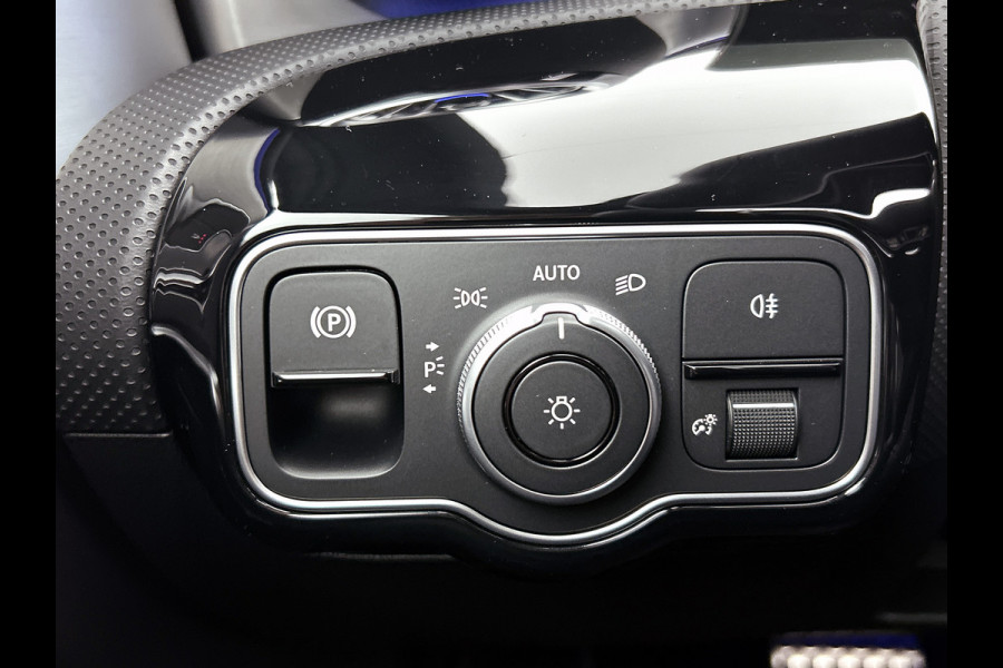 Mercedes-Benz A-Klasse 250 e Business Solution AMG | AMG Line Plus pakket | Trekhaak | 360° camera | Smartphone-integratie | Panoramaschuifdak | MULTIBEAM LED | Head-up display | 19 inch AMG velgen | Augmented Reality navigatie |