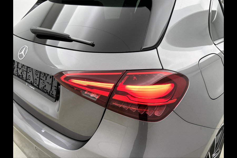 Mercedes-Benz A-Klasse 250 e Business Solution AMG | AMG Line Plus pakket | Trekhaak | 360° camera | Smartphone-integratie | Panoramaschuifdak | MULTIBEAM LED | Head-up display | 19 inch AMG velgen | Augmented Reality navigatie |