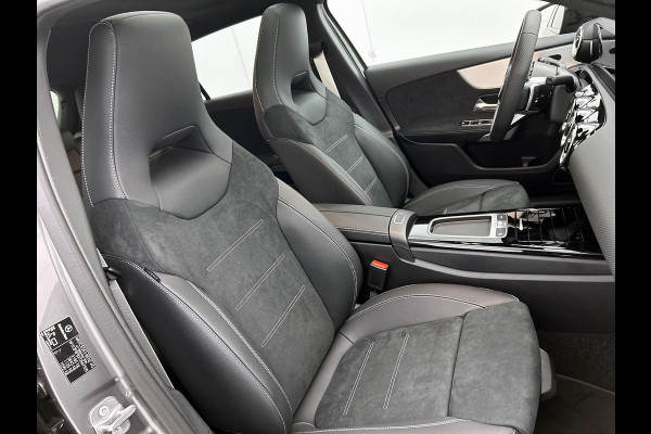 Mercedes-Benz A-Klasse 250 e Business Solution AMG | AMG Line Plus pakket | Trekhaak | 360° camera | Smartphone-integratie | Panoramaschuifdak | MULTIBEAM LED | Head-up display | 19 inch AMG velgen | Augmented Reality navigatie |