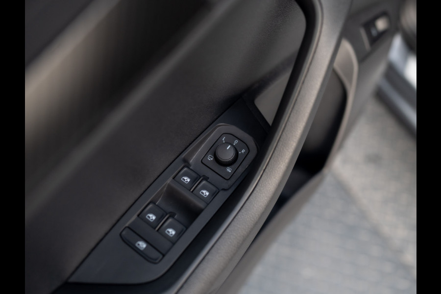 Škoda Karoq 1.5 TSI ACT Sportline Business | Elk. A-klep | Camera | Lane Assist | Stoel & Stuur verw. | Prijs Rijklaar!!