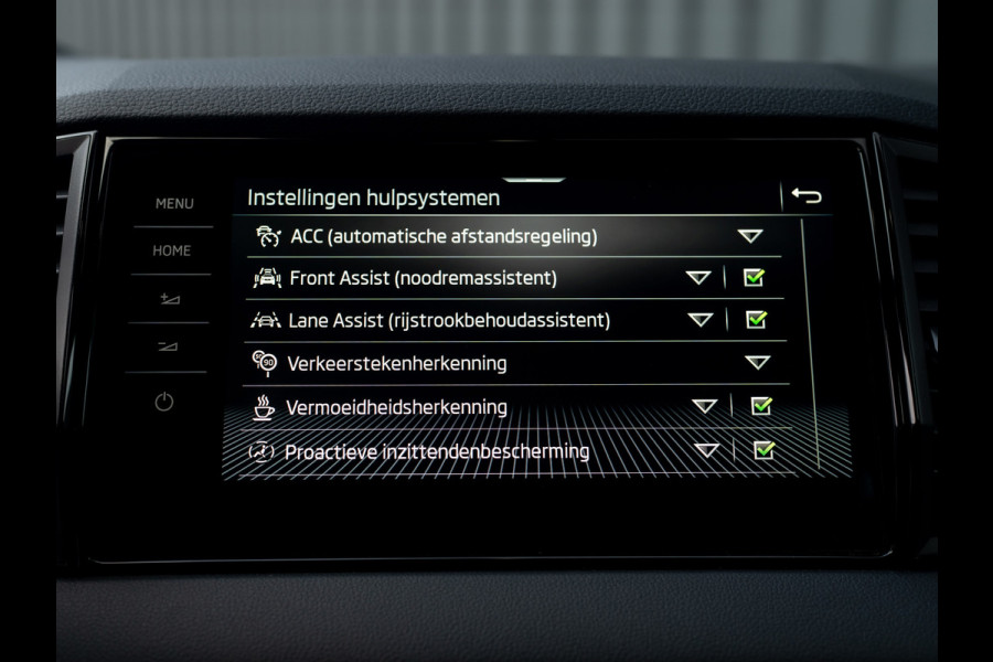 Škoda Karoq 1.5 TSI ACT Sportline Business | Elk. A-klep | Camera | Lane Assist | Stoel & Stuur verw. | Prijs Rijklaar!!