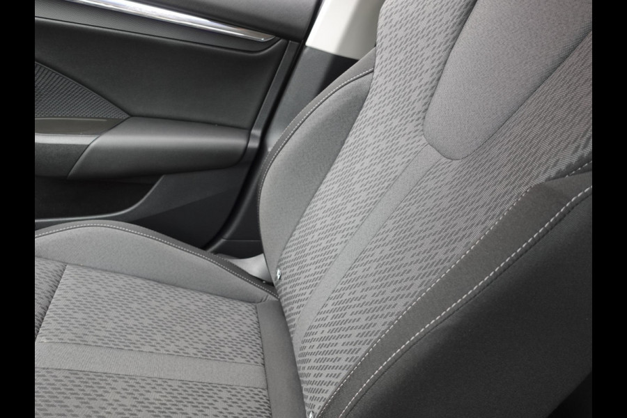 Škoda Octavia Combi 1.0 TSI 110pk Business Edition Plus | Navigatie | Apple Carplay/Android Auto | Camera | Parkeersensoren | Elektrische achterklep | Blind Spot Assist | Adaptive Cruise Control | Virtual Cockpit | Stoelverwarming | Ledverlichting | Sfeerverlichting | Climate Control