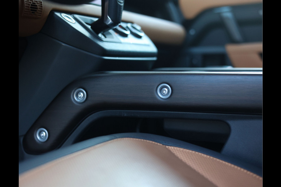 Land Rover Defender 110 P400e 110 X | Pano - HUD - Meridian