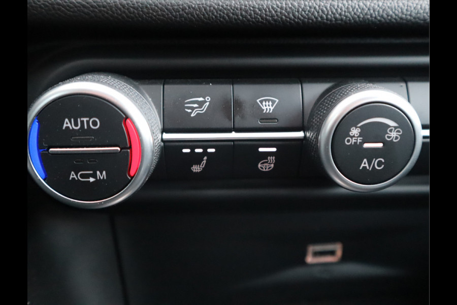 Alfa Romeo Giulia 2.0T Super Adaptive CC / Navi/ Camera /Pdc / Carplay /Stoel/Stuurverw / Automaat