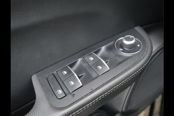 Alfa Romeo Giulia 2.0T Super Adaptive CC / Navi/ Camera /Pdc / Carplay /Stoel/Stuurverw / Automaat