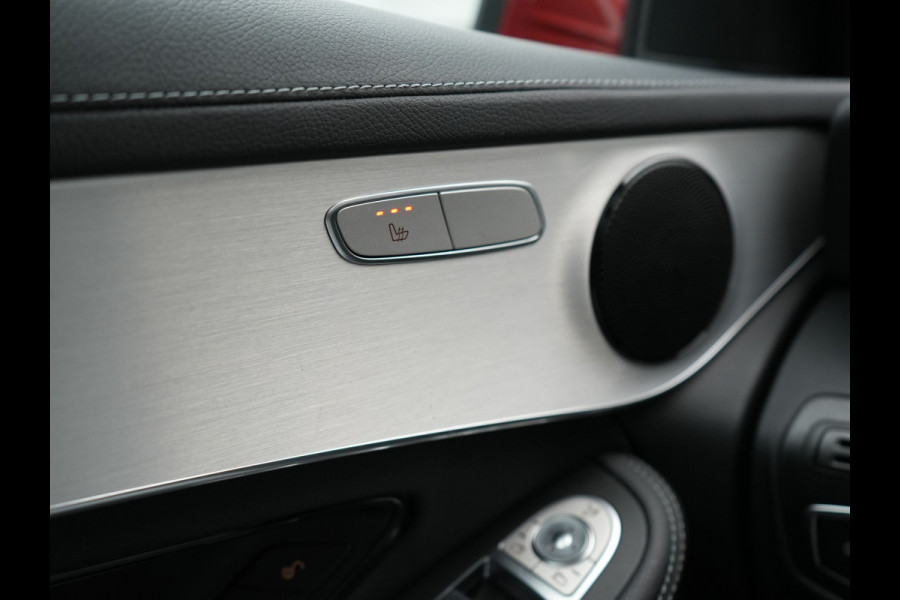 Mercedes-Benz GLC 300e 4MATIC Business Solution AMG Plug In Hybrid 320pk Dealer O.H. PHEV | Camera | Alcantara Sportstoelen Verwarmd | Apple Carplay | Keyless | Navigatie | DAB | Cruise Control |