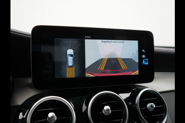 Mercedes-Benz GLC 300e 4MATIC Business Solution AMG Plug In Hybrid 320pk Dealer O.H. PHEV | Camera | Alcantara Sportstoelen Verwarmd | Apple Carplay | Keyless | Navigatie | DAB | Cruise Control |