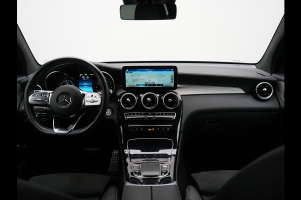 Mercedes-Benz GLC 300e 4MATIC Business Solution AMG Plug In Hybrid 320pk Dealer O.H. PHEV | Camera | Alcantara Sportstoelen Verwarmd | Apple Carplay | Keyless | Navigatie | DAB | Cruise Control |