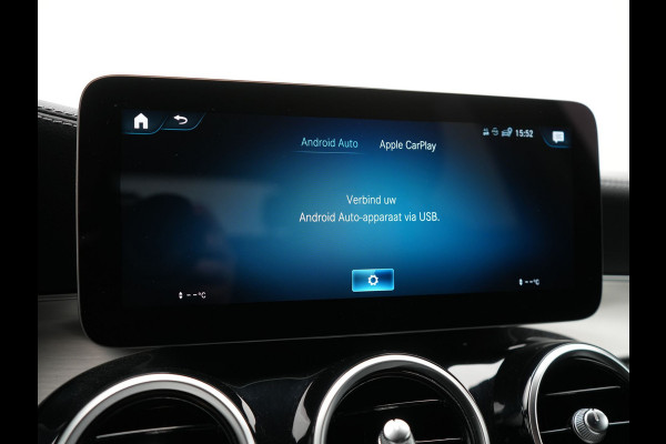 Mercedes-Benz GLC 300e 4MATIC Business Solution AMG Plug In Hybrid 320pk Dealer O.H. PHEV | Camera | Alcantara Sportstoelen Verwarmd | Apple Carplay | Keyless | Navigatie | DAB | Cruise Control |