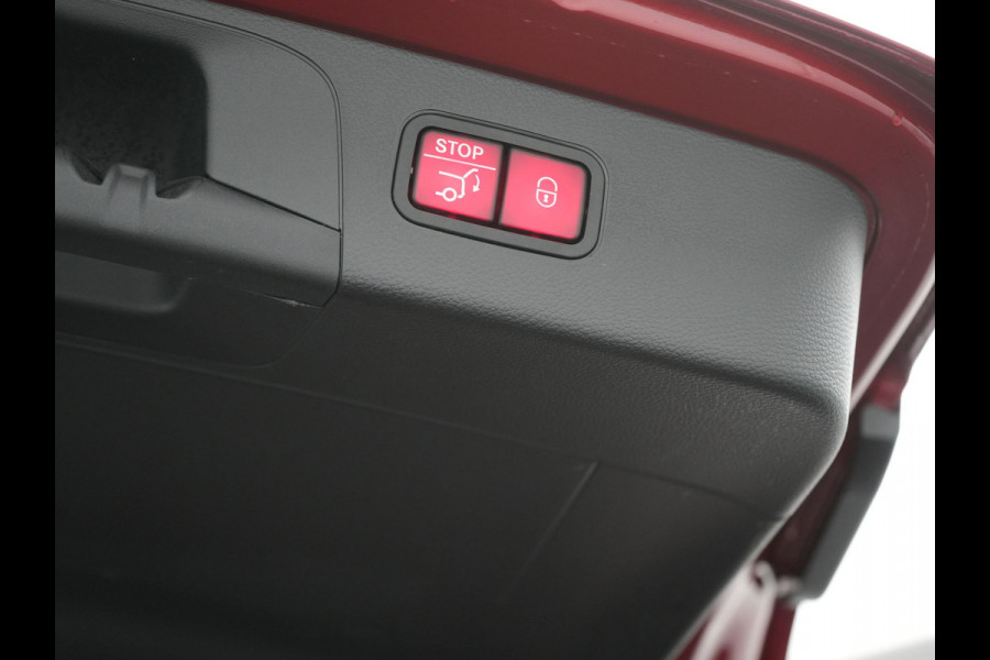 Mercedes-Benz GLC 300e 4MATIC Business Solution AMG Plug In Hybrid 320pk Dealer O.H. PHEV | Camera | Alcantara Sportstoelen Verwarmd | Apple Carplay | Keyless | Navigatie | DAB | Cruise Control |