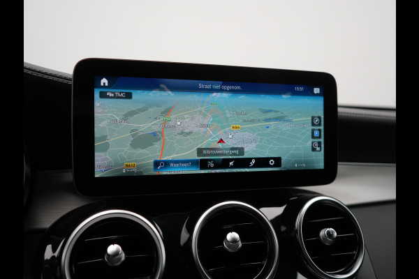 Mercedes-Benz GLC 300e 4MATIC Business Solution AMG Plug In Hybrid 320pk Dealer O.H. PHEV | Camera | Alcantara Sportstoelen Verwarmd | Apple Carplay | Keyless | Navigatie | DAB | Cruise Control |