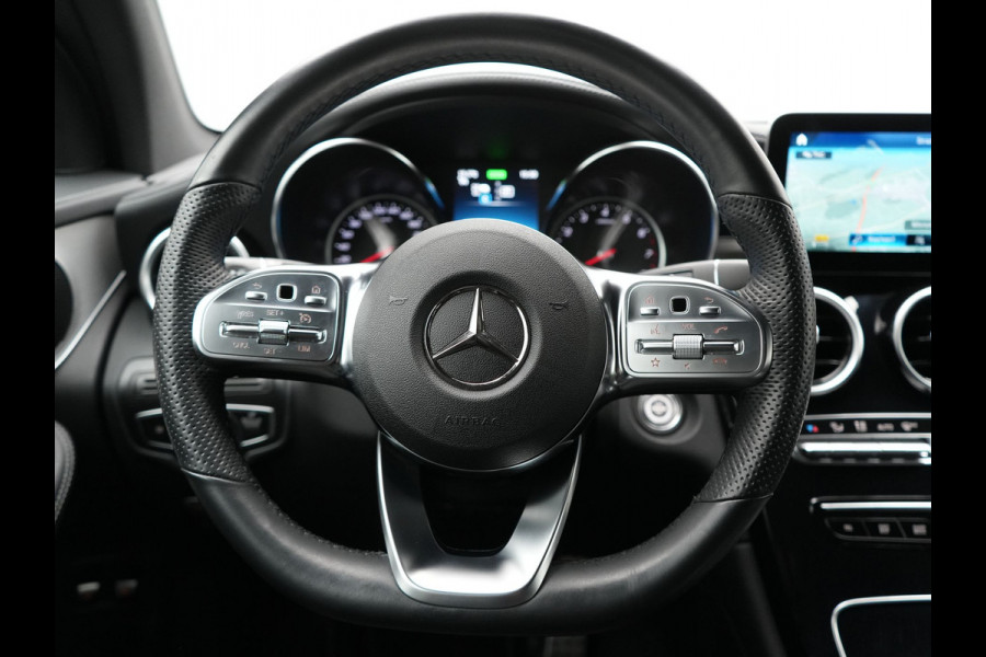 Mercedes-Benz GLC 300e 4MATIC Business Solution AMG Plug In Hybrid 320pk Dealer O.H. PHEV | Camera | Alcantara Sportstoelen Verwarmd | Apple Carplay | Keyless | Navigatie | DAB | Cruise Control |