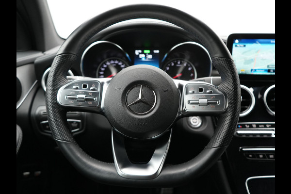 Mercedes-Benz GLC 300e 4MATIC Business Solution AMG Plug In Hybrid 320pk Dealer O.H. PHEV | Camera | Alcantara Sportstoelen Verwarmd | Apple Carplay | Keyless | Navigatie | DAB | Cruise Control |