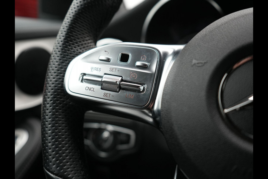 Mercedes-Benz GLC 300e 4MATIC Business Solution AMG Plug In Hybrid 320pk Dealer O.H. PHEV | Camera | Alcantara Sportstoelen Verwarmd | Apple Carplay | Keyless | Navigatie | DAB | Cruise Control |