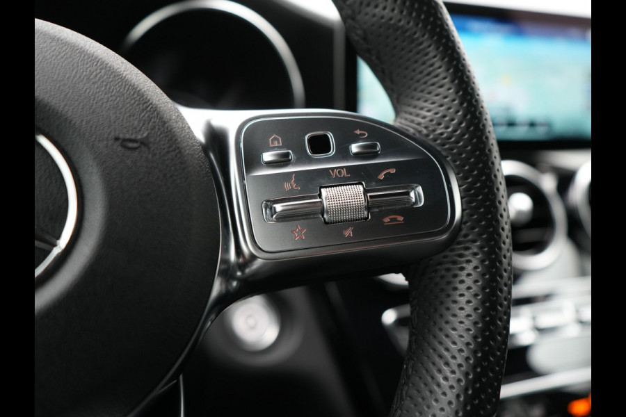 Mercedes-Benz GLC 300e 4MATIC Business Solution AMG Plug In Hybrid 320pk Dealer O.H. PHEV | Camera | Alcantara Sportstoelen Verwarmd | Apple Carplay | Keyless | Navigatie | DAB | Cruise Control |