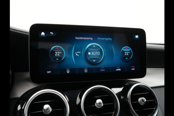 Mercedes-Benz GLC 300e 4MATIC Business Solution AMG Plug In Hybrid 320pk Dealer O.H. PHEV | Camera | Alcantara Sportstoelen Verwarmd | Apple Carplay | Keyless | Navigatie | DAB | Cruise Control |