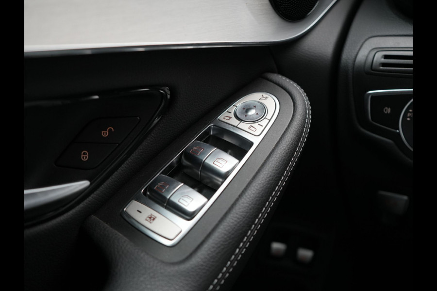 Mercedes-Benz GLC 300e 4MATIC Business Solution AMG Plug In Hybrid 320pk Dealer O.H. PHEV | Camera | Alcantara Sportstoelen Verwarmd | Apple Carplay | Keyless | Navigatie | DAB | Cruise Control |