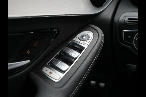 Mercedes-Benz GLC 300e 4MATIC Business Solution AMG Plug In Hybrid 320pk Dealer O.H. PHEV | Camera | Alcantara Sportstoelen Verwarmd | Apple Carplay | Keyless | Navigatie | DAB | Cruise Control |