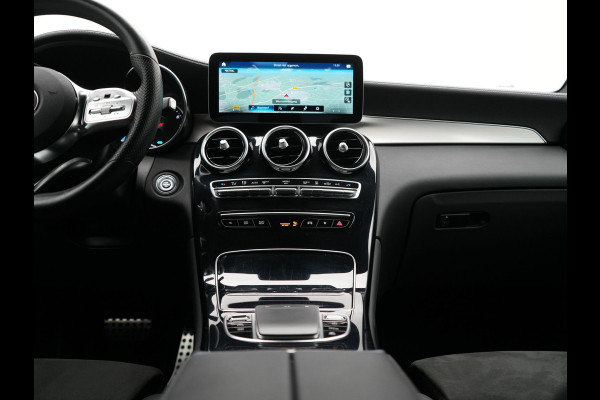 Mercedes-Benz GLC 300e 4MATIC Business Solution AMG Plug In Hybrid 320pk Dealer O.H. PHEV | Camera | Alcantara Sportstoelen Verwarmd | Apple Carplay | Keyless | Navigatie | DAB | Cruise Control |