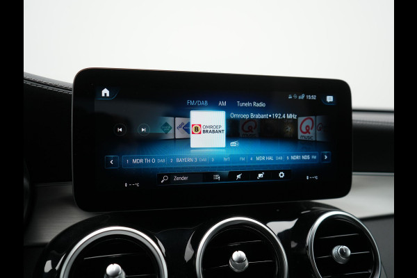 Mercedes-Benz GLC 300e 4MATIC Business Solution AMG Plug In Hybrid 320pk Dealer O.H. PHEV | Camera | Alcantara Sportstoelen Verwarmd | Apple Carplay | Keyless | Navigatie | DAB | Cruise Control |