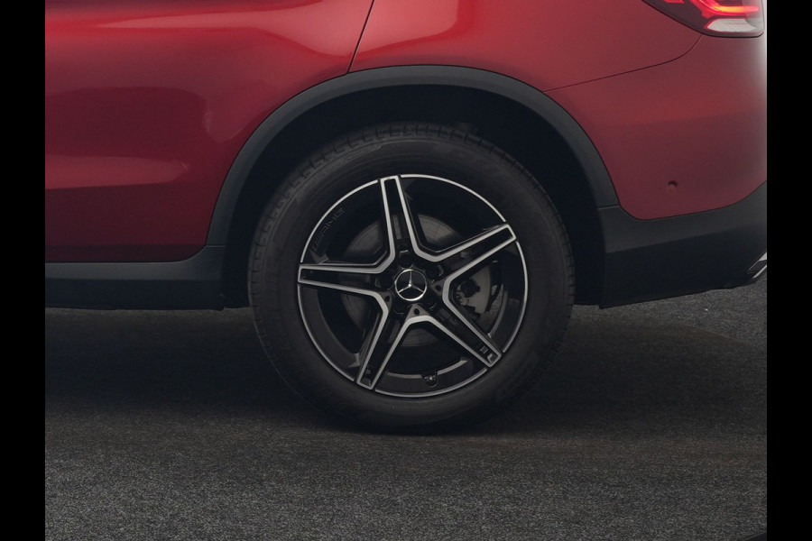 Mercedes-Benz GLC 300e 4MATIC Business Solution AMG Plug In Hybrid 320pk Dealer O.H. PHEV | Camera | Alcantara Sportstoelen Verwarmd | Apple Carplay | Keyless | Navigatie | DAB | Cruise Control |