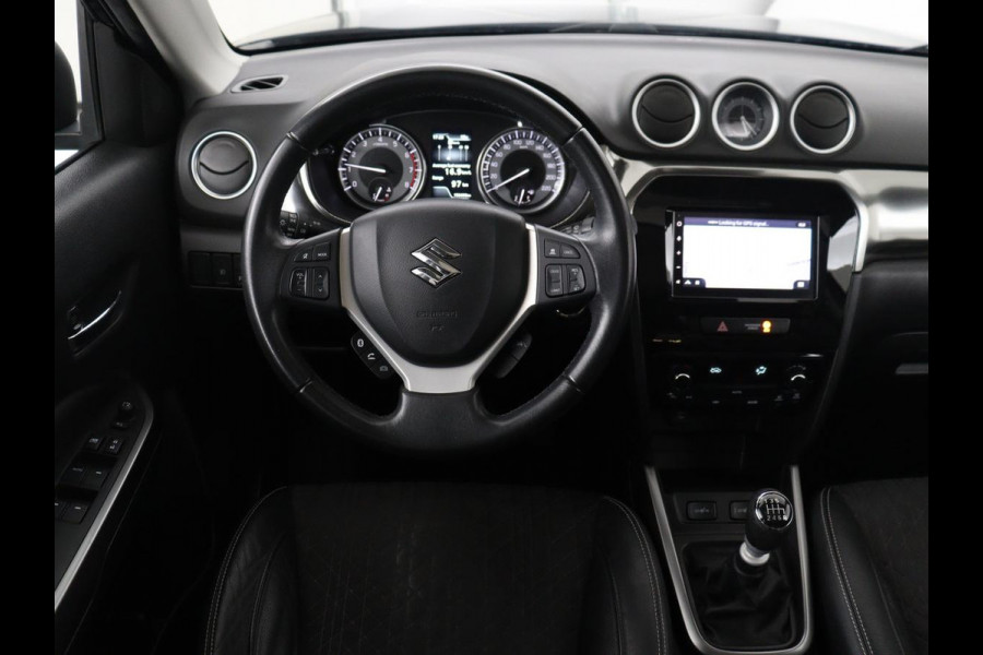 Suzuki Vitara 1.4 Boosterjet Style Smart Hybrid | Panoramadak | Leder/Alcantara | Stoelverwarming | Trekhaak | Camera | Carplay | Navigatie | Keyless | Full LED | Adaptive cruise | Climate control