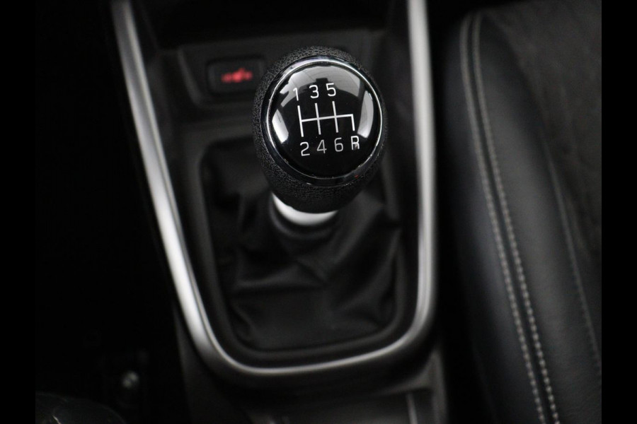 Suzuki Vitara 1.4 Boosterjet Style Smart Hybrid | Panoramadak | Leder/Alcantara | Stoelverwarming | Trekhaak | Camera | Carplay | Navigatie | Keyless | Full LED | Adaptive cruise | Climate control