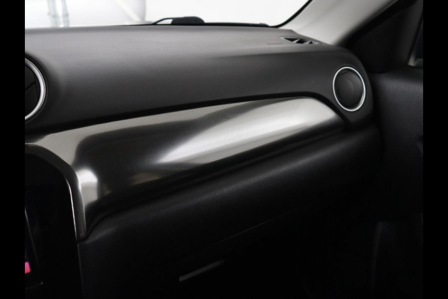 Suzuki Vitara 1.4 Boosterjet Style Smart Hybrid | Panoramadak | Leder/Alcantara | Stoelverwarming | Trekhaak | Camera | Carplay | Navigatie | Keyless | Full LED | Adaptive cruise | Climate control