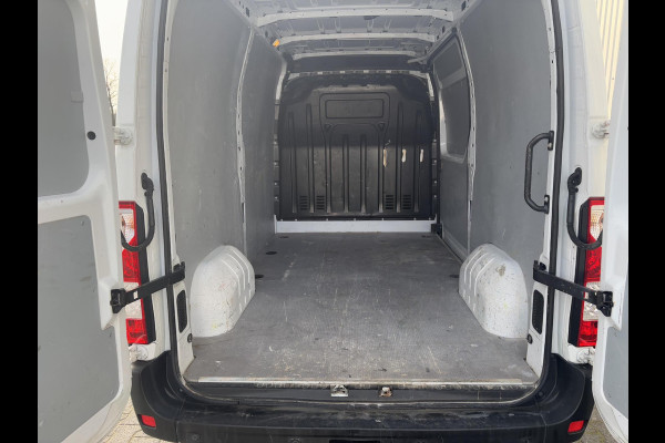 Renault Master T35 2.3 dCi 135 L2H2*A/C*CRUISE*NAVI*HAAK*CAM*