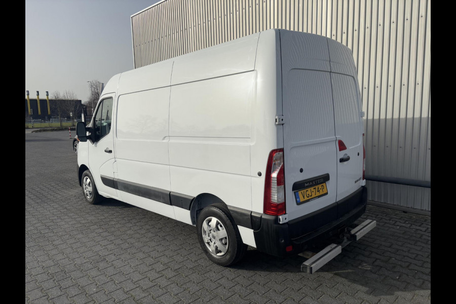Renault Master T35 2.3 dCi 135 L2H2*A/C*CRUISE*NAVI*HAAK*CAM*