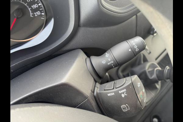 Renault Master T35 2.3 dCi 135 L2H2*A/C*CRUISE*NAVI*HAAK*CAM*