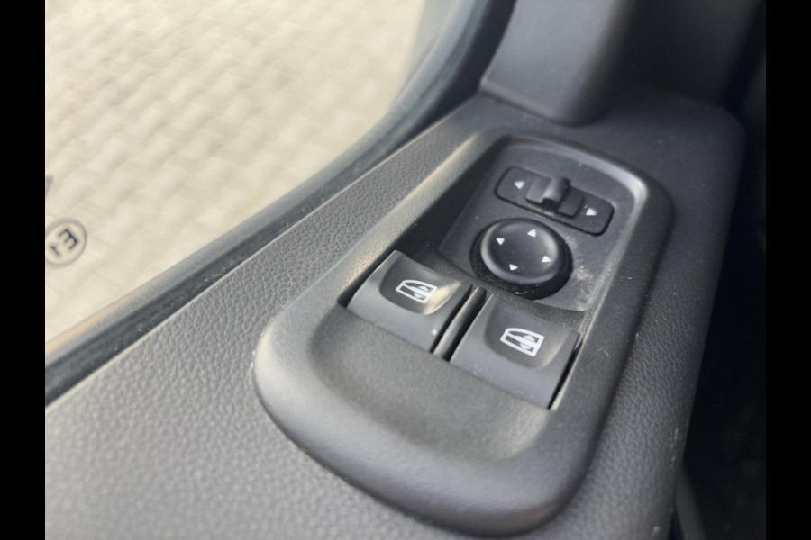 Renault Master T35 2.3 dCi 135 L2H2*A/C*CRUISE*NAVI*HAAK*CAM*