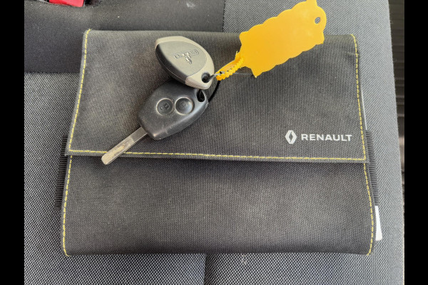 Renault Master T35 2.3 dCi 135 L2H2*A/C*CRUISE*NAVI*HAAK*CAM*