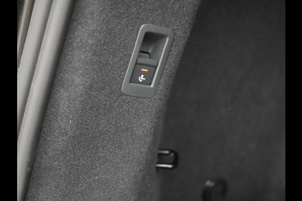 Audi Q4 Sportback e-tron 50 Quattro S Line 77 kWh 300pk Dealer O.H. | Trekhaak Af Fabriek | Panodak | Adaptive Cruise | Head Up | Camera | Matrix LED | Lederen Sportstoelen Verwarmd | Sfeerverlichting | Apple Carplay | Keyless | Blis | 20"L.M | Navigatie |