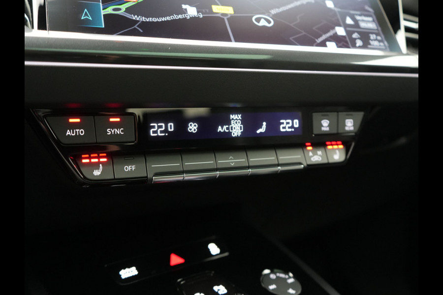Audi Q4 Sportback e-tron 50 Quattro S Line 77 kWh 300pk Dealer O.H. | Trekhaak Af Fabriek | Panodak | Adaptive Cruise | Head Up | Camera | Matrix LED | Lederen Sportstoelen Verwarmd | Sfeerverlichting | Apple Carplay | Keyless | Blis | 20"L.M | Navigatie |