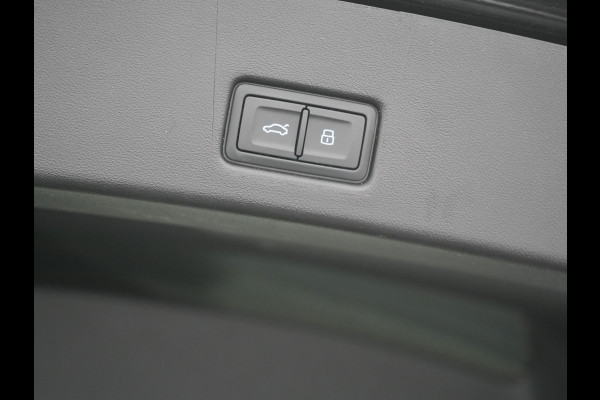 Audi Q4 Sportback e-tron 50 Quattro S Line 77 kWh 300pk Dealer O.H. | Trekhaak Af Fabriek | Panodak | Adaptive Cruise | Head Up | Camera | Matrix LED | Lederen Sportstoelen Verwarmd | Sfeerverlichting | Apple Carplay | Keyless | Blis | 20"L.M | Navigatie |