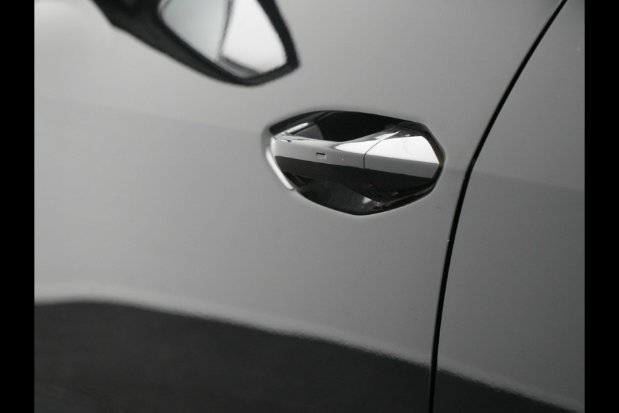 Audi Q4 Sportback e-tron 50 Quattro S Line 77 kWh 300pk Dealer O.H. | Trekhaak Af Fabriek | Panodak | Adaptive Cruise | Head Up | Camera | Matrix LED | Lederen Sportstoelen Verwarmd | Sfeerverlichting | Apple Carplay | Keyless | Blis | 20"L.M | Navigatie |